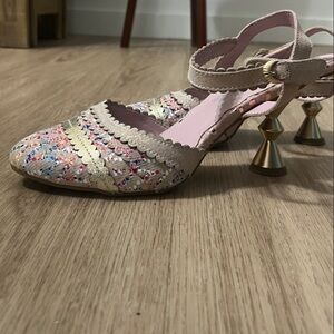 L’artiste Lavender Embellished Kitten Heel